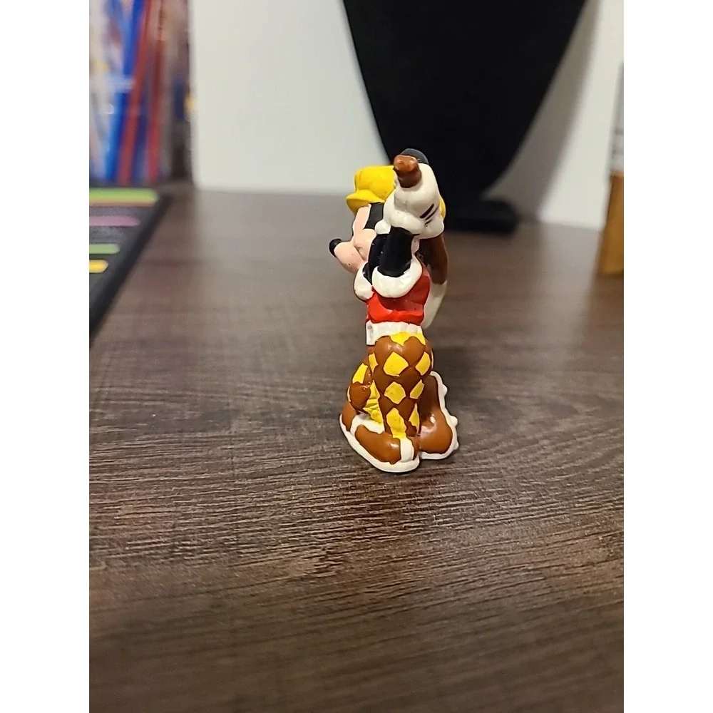 Vintage Genuine Disney Applause Mickey Mouse Golfing Plastic Figure 2 1/4